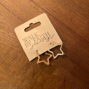 💎NWT💎 Gold Star Earrings